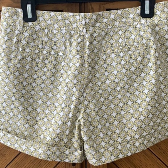 NWT Banana Republic Patterned Shorts - Picture 2 of 3